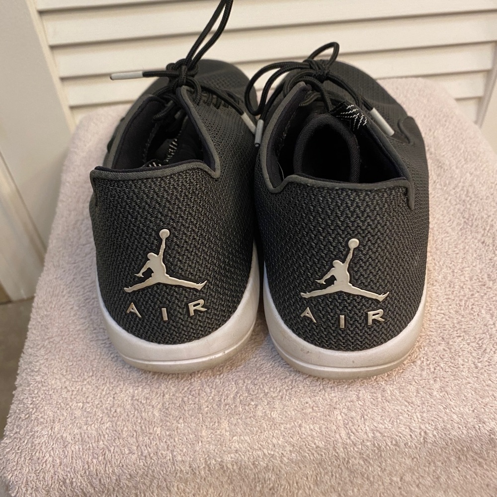 Men’s Nike Tennis Shoes; Excellent Condition; Size 11 - Picture 5 of 8